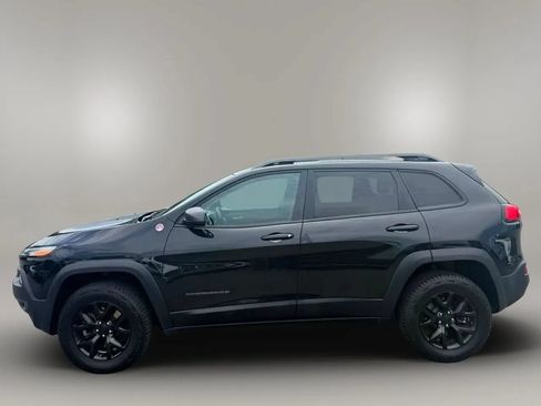 Used 2014 Jeep Cherokee Trailhawk w/ Leather Interior Group AWD/4WD image 5