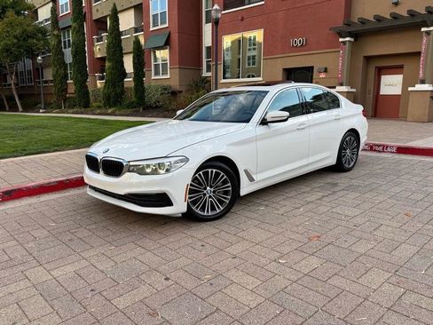 Used 2020 BMW 530i w/ Convenience Package RWD image 2