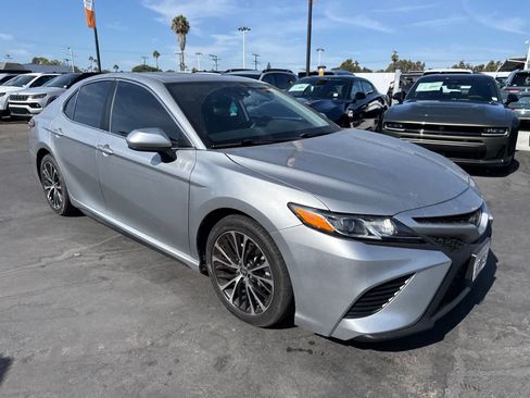 Used 2020 Toyota Camry SE FWD image 12