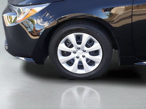 Certified 2024 Toyota Corolla LE FWD image 3