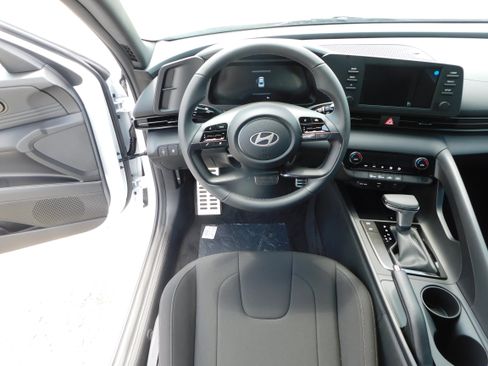 New 2025 Hyundai Elantra Sport image 12