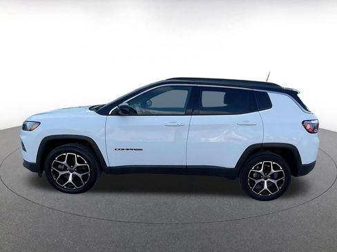 Used 2025 Jeep Compass Limited image 9