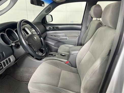 Used 2005 Toyota Tacoma PreRunner image 2