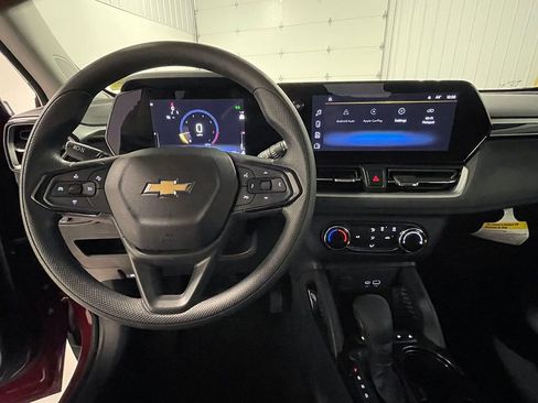 Used 2024 Chevrolet TrailBlazer LS image 34