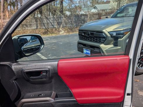 Certified 2023 Toyota Tacoma SR5 AWD/4WD image 18