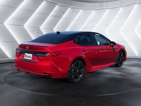 Used 2025 Toyota Camry XSE FWD image 5