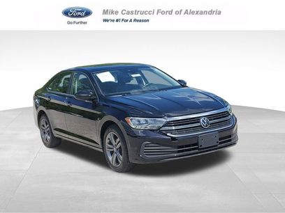Used 2023 Volkswagen Jetta SE w/ Panoramic Sunroof Package