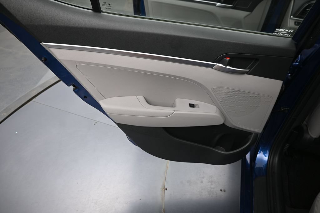Used 2019 Hyundai Elantra SE FWD image 24