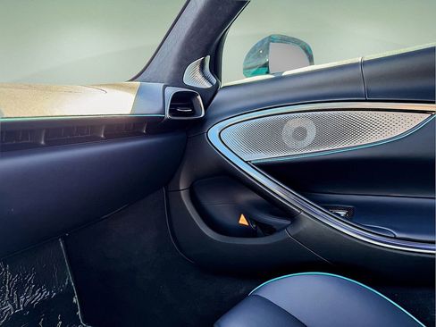 Used 2025 McLaren Artura Spider image 28