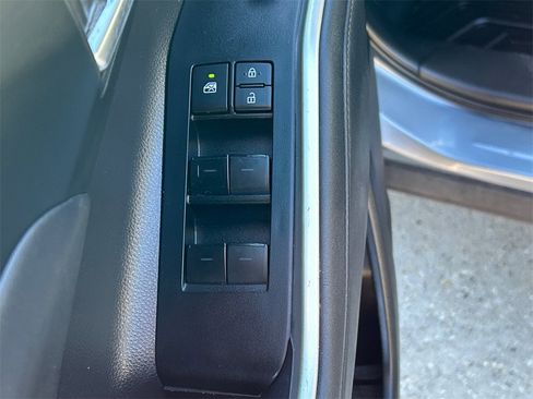 Used 2020 Toyota Highlander XLE image 16