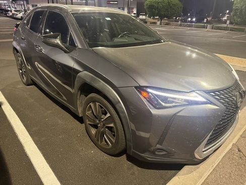 Used 2019 Lexus UX 200 image 3