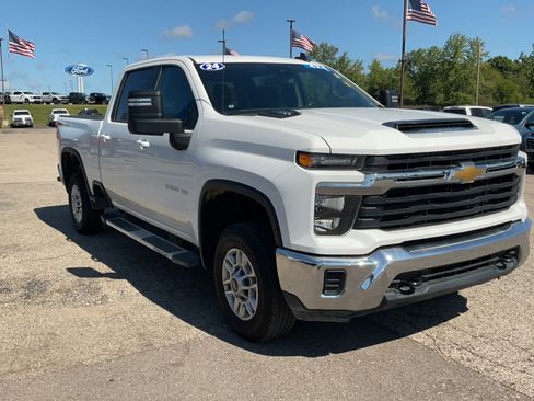 Used 2024 Chevrolet Silverado 2500 LT AWD/4WD image 1