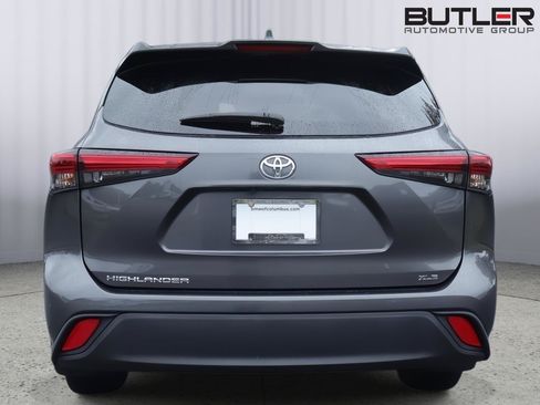 Used 2023 Toyota Highlander XLE FWD image 5