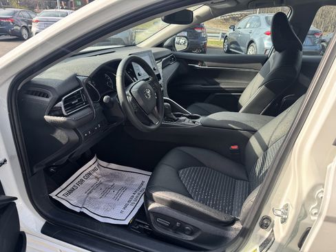 Used 2024 Toyota Camry SE w/ Convenience Package image 8