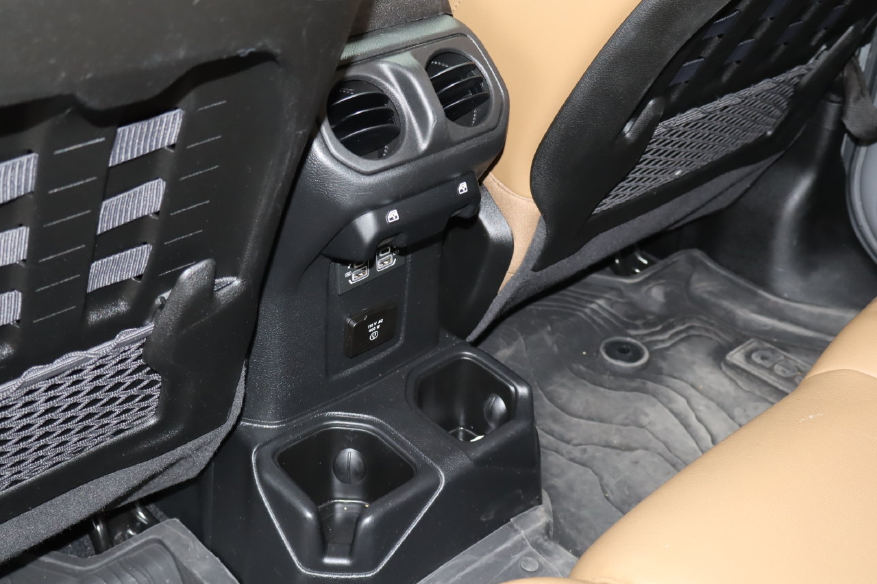 Used 2022 Jeep Gladiator Rubicon w/ LED Lighting Group AWD/4WD image 18