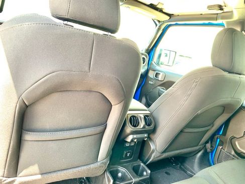 Used 2023 Jeep Gladiator Sport AWD/4WD image 15