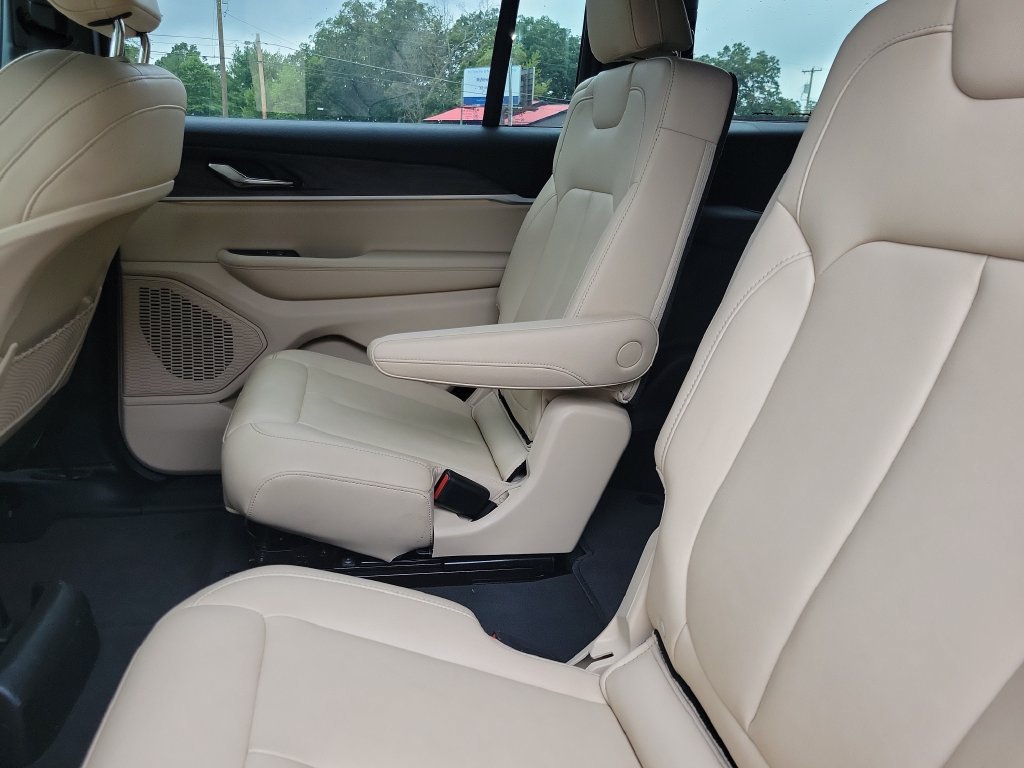 Used 2024 Jeep Grand Cherokee L Limited AWD/4WD image 12