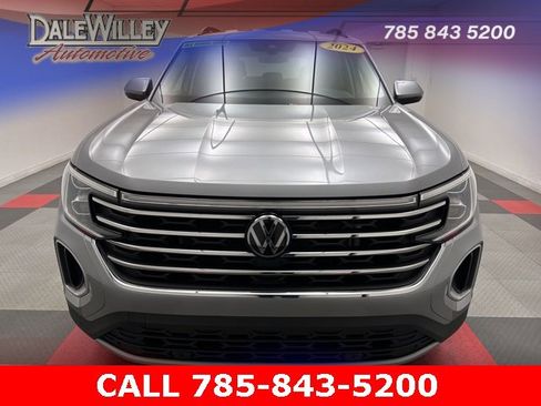 Used 2024 Volkswagen Atlas SE image 2