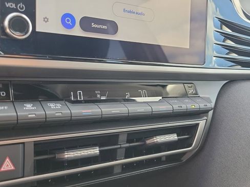 Used 2025 Toyota Camry LE w/ Convenience Package image 31