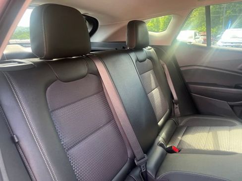 Used 2025 Chevrolet Trax LT w/ LT Convenience Package FWD image 19
