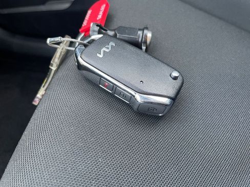 Used 2025 Kia Sportage LX image 21