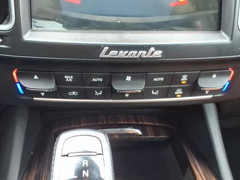 Used 2019 Maserati Levante GranLusso image 19