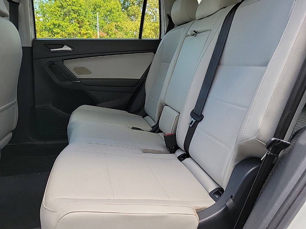 Used 2018 Volkswagen Tiguan SE w/ Panoramic Sunroof Package AWD/4WD image 9