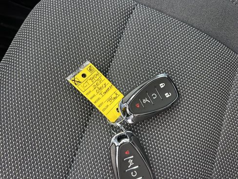 Used 2021 Chevrolet Traverse LT image 36