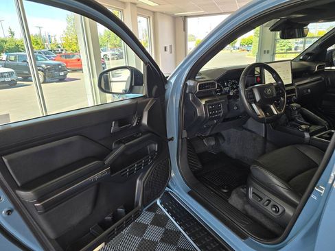 Used 2025 Toyota 4Runner TRD Off-Road Premium AWD/4WD image 33