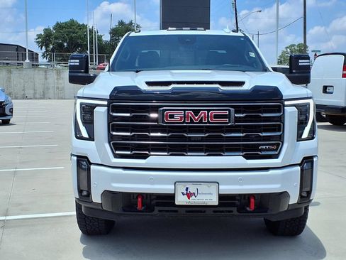 Used 2024 GMC Sierra 2500 AT4 w/ AT4 Premium Plus Package AWD/4WD image 4
