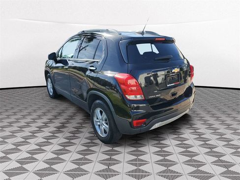 Used 2020 Chevrolet Trax LT w/ Driver Confidence Package image 4