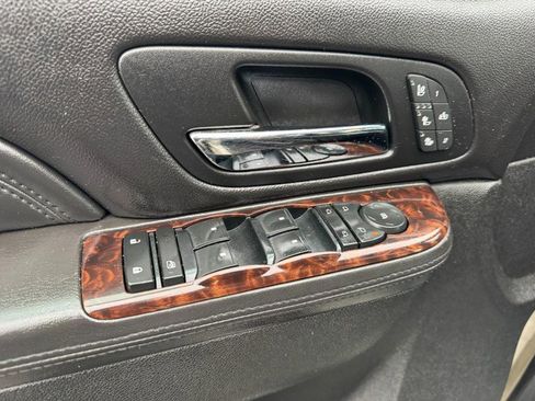 Used 2013 GMC Yukon XL Denali image 17