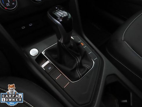 Certified 2022 Volkswagen Taos SE FWD image 18