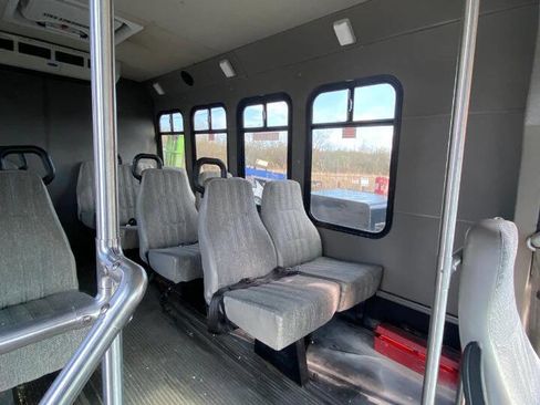 Used 2010 Ford E-350 and Econoline 350 Super Duty image 11