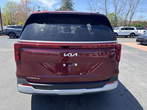New 2026 Kia Carnival EX FWD image 3