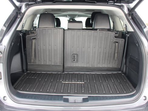 Used 2022 Toyota Highlander XLE image 15