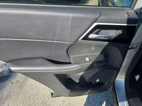 Used 2023 Mitsubishi Outlander SE image 11