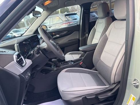 Used 2025 Chevrolet TrailBlazer LT image 9