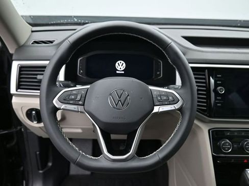 Used 2023 Volkswagen Atlas SE w/ Panoramic Sunroof Package image 16