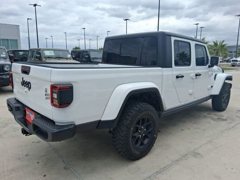 Used 2024 Jeep Gladiator Sport AWD/4WD image 7