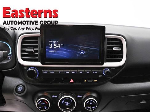 Used 2023 Hyundai Venue Limited FWD image 12