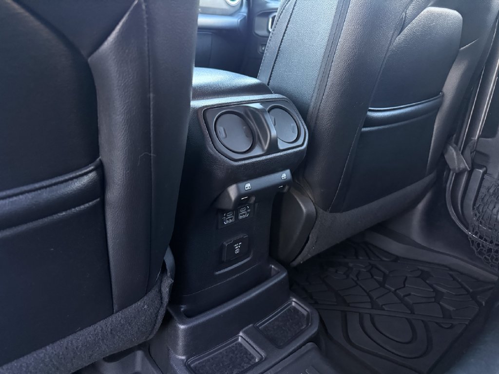 Used 2018 Jeep Wrangler Unlimited Sahara w/ Uconnect 4C Nav & Sound Group AWD/4WD image 36