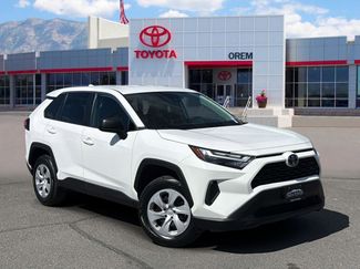 Used 2024 Toyota RAV4 LE video 1