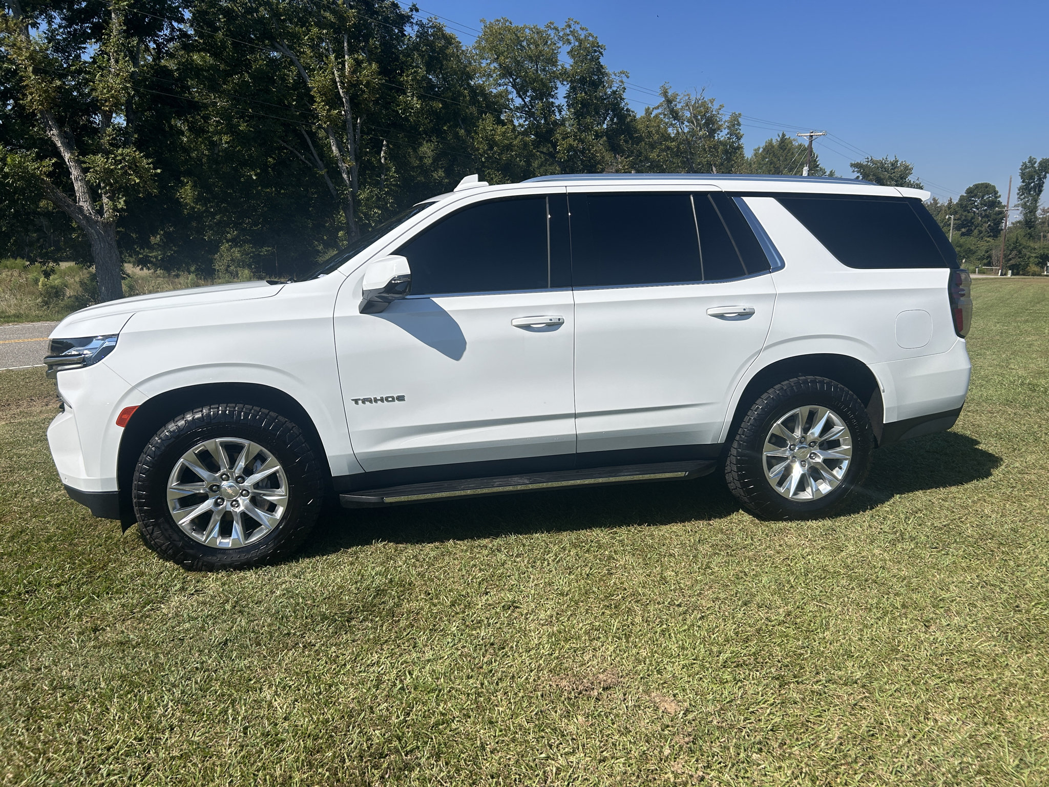 Used 2022 Chevrolet Tahoe LT w/ Luxury Package RWD image 12