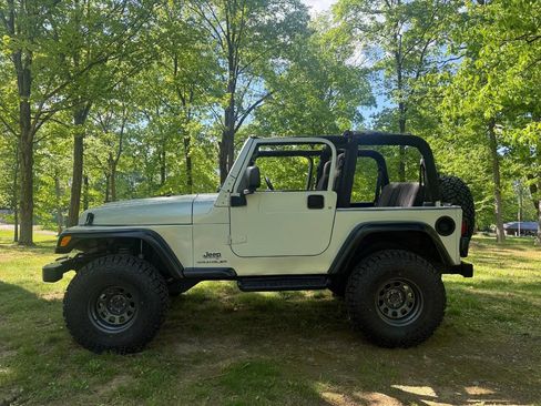 Used 2003 Jeep Wrangler SE AWD/4WD image 3