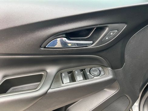 Used 2021 Chevrolet Equinox LT image 16