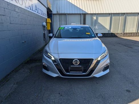 Used 2022 Nissan Altima 2.5 SV w/ SV Premium Package image 4