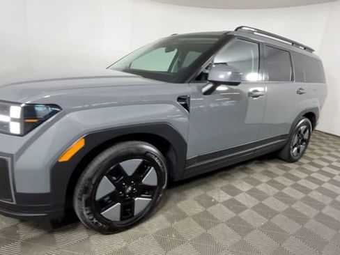 Used 2025 Hyundai Santa Fe SEL FWD image 8