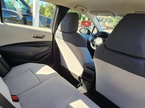 Used 2022 Toyota Corolla LE FWD image 11