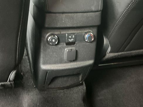 Used 2018 Ford Explorer XLT w/ Equipment Group 202A AWD/4WD image 16